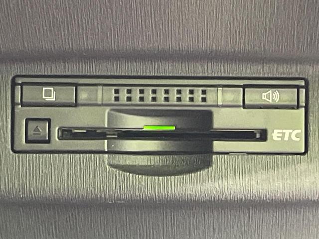 プリウス S 純正ナビ バックカメラ スマートキー HIDヘッド ETC 純正15インチAW オートライト オートエアコン 電動格納ミラー Bluetooth CD DVD再生 フルセグ プライバシーガラス(6枚目)