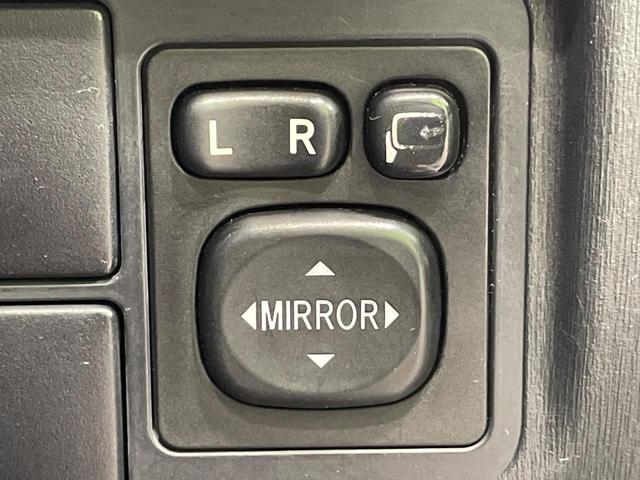 プリウス S 純正ナビ バックカメラ スマートキー HIDヘッド ETC 純正15インチAW オートライト オートエアコン 電動格納ミラー Bluetooth CD DVD再生 フルセグ プライバシーガラス(7枚目)