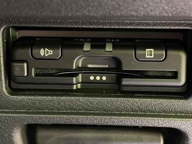 ノート X 純正9型ディスプレイオーディオ バックカメラ 衝突軽減 クリアランスソナー LEDヘッド スマートキー ETC オートハイビーム 車線逸脱防止警報 オートエアコン 盗難防止装置 プライバシーガラス(6枚目)