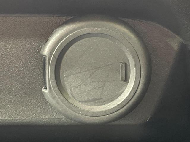 ノート X 純正9型ディスプレイオーディオ バックカメラ 衝突軽減 クリアランスソナー LEDヘッド スマートキー ETC オートハイビーム 車線逸脱防止警報 オートエアコン 盗難防止装置 プライバシーガラス(35枚目)