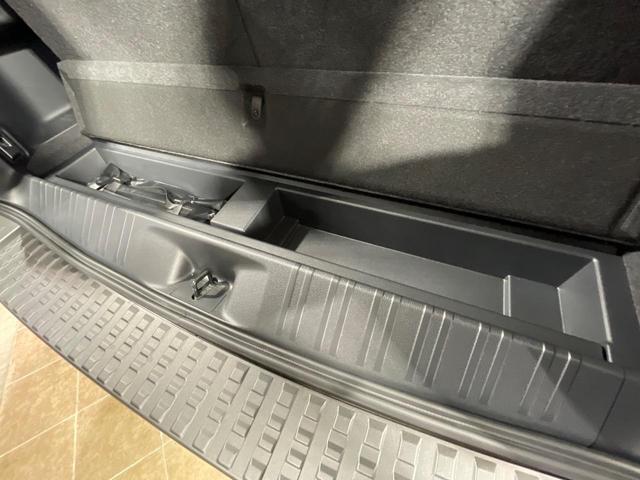 ランドクルーザー２５０ ＶＸ　サンルーフ　純正１２．３型ディスプレイ　全周囲カメラ　衝突軽減　レーダークルーズ　電動リアゲート　黒革シート　ＥＴＣ　快適温熱シート　パワーシート　ステアリングヒーター　コーナーセンサー　ＬＥＤヘッド（57枚目）