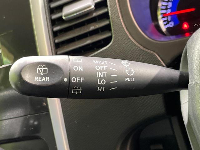 ワゴンRスティングレー X スマートキー HIDヘッド フォグライト オートエアコン CD 純正14インチAW 電動格納ミラー プライバシーガラス 革巻きハンドル ドアバイザー 盗難防止システム(26枚目)