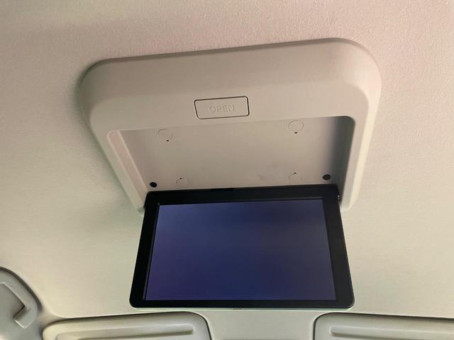 セレナ ｅ－パワー　ハイウェイスターＶ　両側電動スライドドア　後席モニター　純正９型ナビ　全周囲カメラ　セーフティパックＡ　衝突軽減　プロパイロット　デジタルインナーミラー　ＢＳＭ　ドラレコ　コーナーセンサー　ＬＥＤヘッド＆フォグ　ＥＴＣ（3枚目）