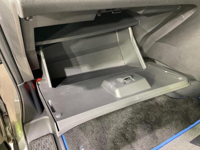 セレナ ｅ－パワー　ハイウェイスターＶ　両側電動スライドドア　後席モニター　純正９型ナビ　全周囲カメラ　セーフティパックＡ　衝突軽減　プロパイロット　デジタルインナーミラー　ＢＳＭ　ドラレコ　コーナーセンサー　ＬＥＤヘッド＆フォグ　ＥＴＣ（25枚目）