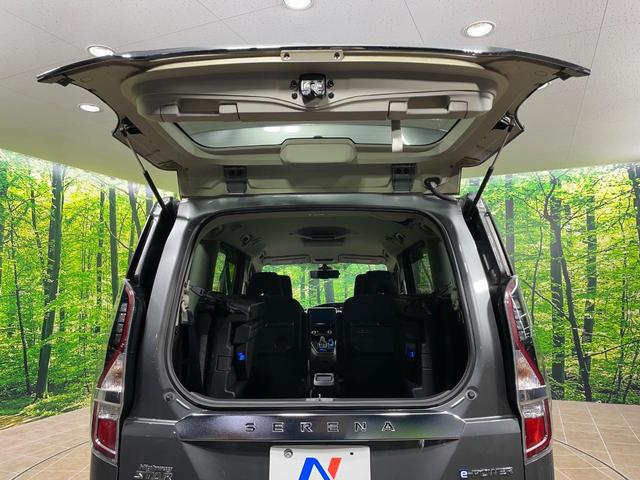 セレナ ｅ－パワー　ハイウェイスターＶ　両側電動スライドドア　後席モニター　純正９型ナビ　全周囲カメラ　セーフティパックＡ　衝突軽減　プロパイロット　デジタルインナーミラー　ＢＳＭ　ドラレコ　コーナーセンサー　ＬＥＤヘッド＆フォグ　ＥＴＣ（30枚目）