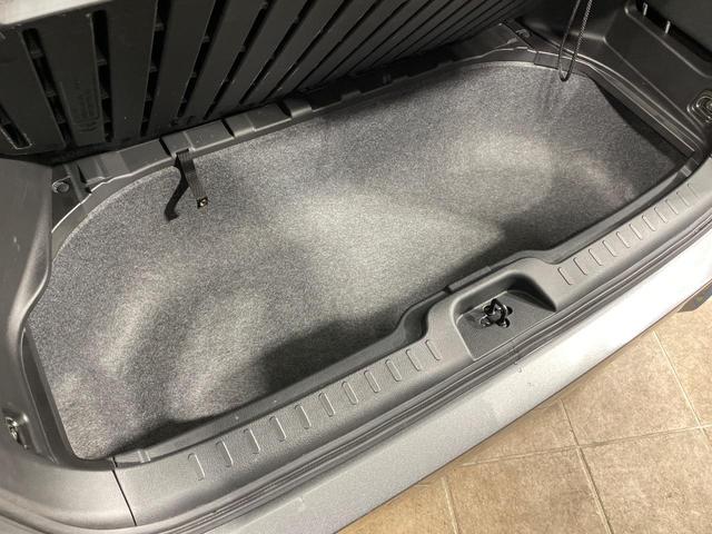 セレナ ｅ－パワー　ハイウェイスターＶ　両側電動スライドドア　後席モニター　純正９型ナビ　全周囲カメラ　セーフティパックＡ　衝突軽減　プロパイロット　デジタルインナーミラー　ＢＳＭ　ドラレコ　コーナーセンサー　ＬＥＤヘッド＆フォグ　ＥＴＣ（33枚目）