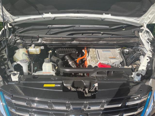 セレナ ｅ－パワー　ハイウェイスターＶ　純正９型ナビ　全周囲カメラ　衝突軽減　レーダークルーズ　コーナーセンサー　車線逸脱警報　両側電動スライドドア　スマートキー　ドラレコ　ＬＥＤヘッド＆フォグ　純正１５インチＡＷ　ダブルエアコン（19枚目）