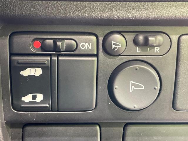 フリード Ｇ　ジャストセレクション　電動スライドドア　純正ナビ　バックカメラ　ドラレコ　ＨＩＤヘッド　ＥＴＣ　オートエアコン　ＣＤ　ＤＶＤ再生　フルセグ　盗難防止システム　プライバシーガラス　１４インチＡＷ（5枚目）