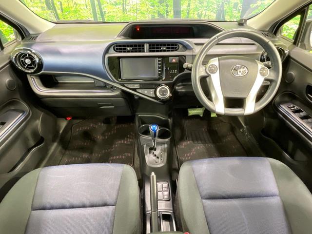 アクア S 純正ナビ バックカメラ 衝突軽減装置 ETC クリアランスソナー LEDヘッド スマートキー オートライト オートエアコン オートマチックハイビーム ステアリングスイッチ Bluetooth再生(2枚目)