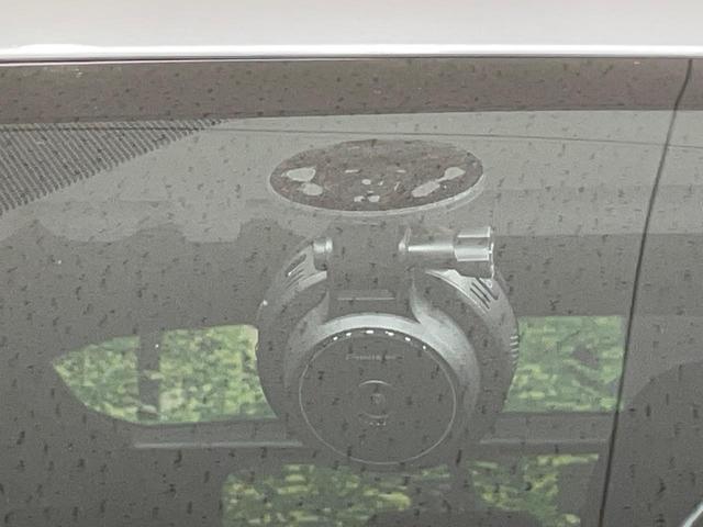 プリウス S ナビ バックカメラ レーダークルーズ 衝突軽減装置 ドラレコ ETC LEDヘッド クリアランスソナー オートマチックハイビーム 車線逸脱警報 オートライト オートエアコン ステアリングスイッチ(7枚目)