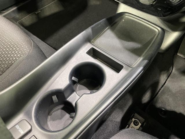 プリウス S ナビ バックカメラ レーダークルーズ 衝突軽減装置 ドラレコ ETC LEDヘッド クリアランスソナー オートマチックハイビーム 車線逸脱警報 オートライト オートエアコン ステアリングスイッチ(61枚目)