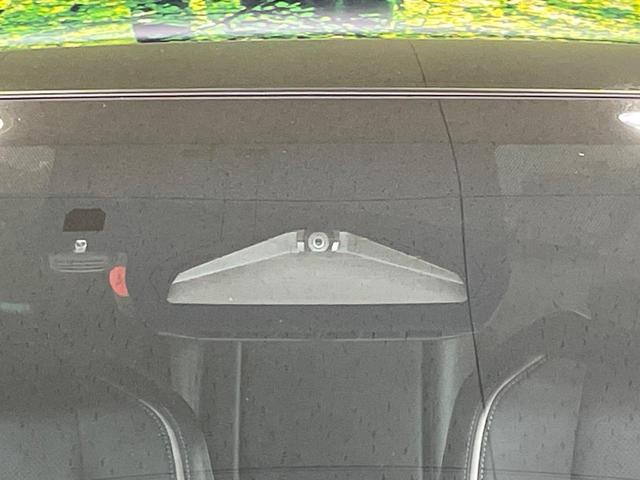 プリウス Z ガラスルーフ 純正12型ナビ 全周囲カメラ 100V電源 衝突軽減 電動リアゲート 合皮シート デジタルインナーミラー シートエアコン パワーシート ドラレコ コーナーセンサー LEDヘッド ETC(7枚目)