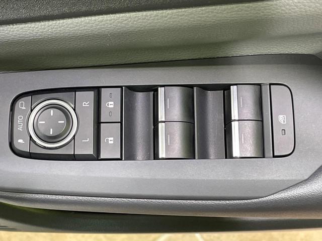 プリウス Z ガラスルーフ 純正12型ナビ 全周囲カメラ 100V電源 衝突軽減 電動リアゲート 合皮シート デジタルインナーミラー シートエアコン パワーシート ドラレコ コーナーセンサー LEDヘッド ETC(35枚目)