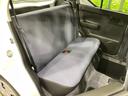 後部座席も気になるようなキズ・汚れやへたり等、大きなダメージはなく、良好な状態です。
