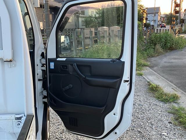 キャリイトラック KCエアコン・パワステ ラジオ マニュアル5速 4WD  エアコン 3方開(11枚目)