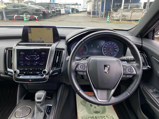 クラウンハイブリッド ＲＳ　レザーシート　シートＡＣ　ハンドルヒーター　ＨＵＤ　ＢＳＭ　ＥＴＣ　クルコン　ブルートゥース　メーカーナビ　３眼ＬＥＤライト　フォグ　バックカメラ　純正１８インチアルミ（19枚目）