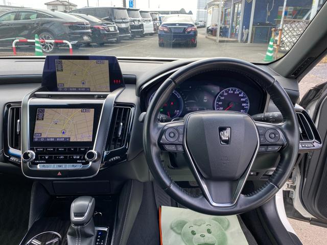 クラウンハイブリッド Ｓ　Ｃパッケージ　全方向カメラ　ＨＵＤ　ＢＳＭ　トヨタセーフティーセンス　クリアラスソナー　ＬＥＤライト　フォグランプ　メーカーナビ　ＥＴＣ　クルコン　ハンドル　シートヒーター　衝突被害軽減システム　レーンアシスト（19枚目）