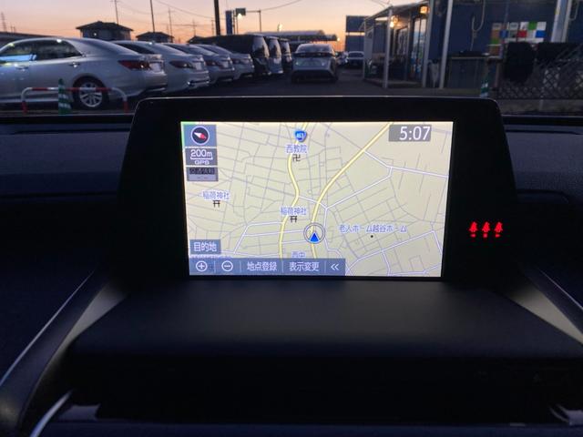クラウンハイブリッド ＲＳ　トヨタセーフティーセンス　クリアランスソナー　ヘッドアップディスプレイ　ブラインドスポットモニター　バックカメラ　３眼ＬＥＤヘッドライト　ナビ　フルセグＴＶ　パワーシート　シートヒーター　純正アルミ（21枚目）
