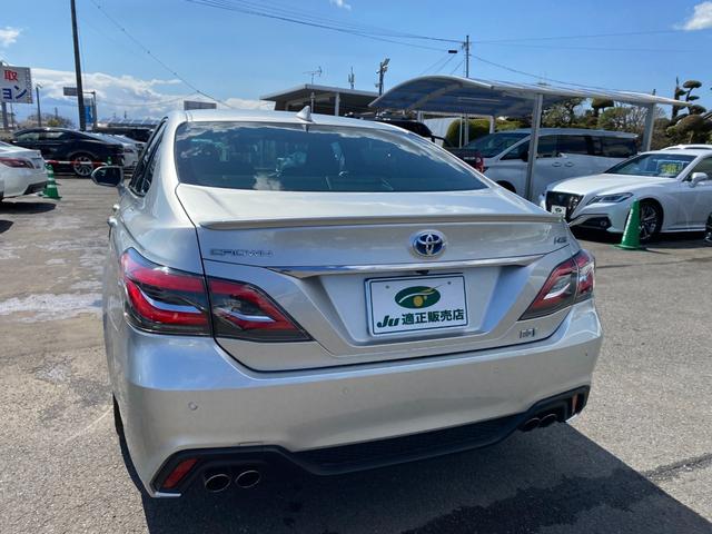 クラウンハイブリッド ＲＳ　トヨタセーフティーセンス　クリアランスソナー　ヘッドアップディスプレイ　ブラインドスポットモニター　３眼ＬＥＤ　バックカメラ　ナビ　フルセグＴＶ　シートヒーター　ＥＴＣ　純正１８インチアルミ（4枚目）