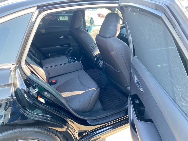 クラウンハイブリッド Ｇ　メーカーナビ　ハンドル／シートヒーター　ヘッドアップディスプレイ　ブラインドスポットモニター　ＥＴＣ　クルーズコントロール　クリアラスソナー　３眼ＬＥＤヘッドライト　フォグランプ　純正アルミ　ホイール（17枚目）