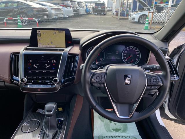 クラウンハイブリッド ＲＳアドバンス　全方向カメラ　ハーフレザーシート　ハンドル／シートヒーター　ＨＵＤ　ＢＳＭ　Ｄインナーミラー　メーカーナビ　３眼ＬＥＤライト　フォグ　純正１８インチアルミ（19枚目）