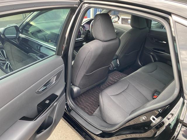 クラウンハイブリッド Ｓ　Ｃパッケージ　全方向カメラ　ＴＳＳ　クリアラスソナー　ＬＥＤライト　フォグ　メーカーナビＴＶ　ＨＵＤ　ＢＳＭ　ＥＴＣ２．０　ハンドル／シートヒーター　ブルートゥース（15枚目）