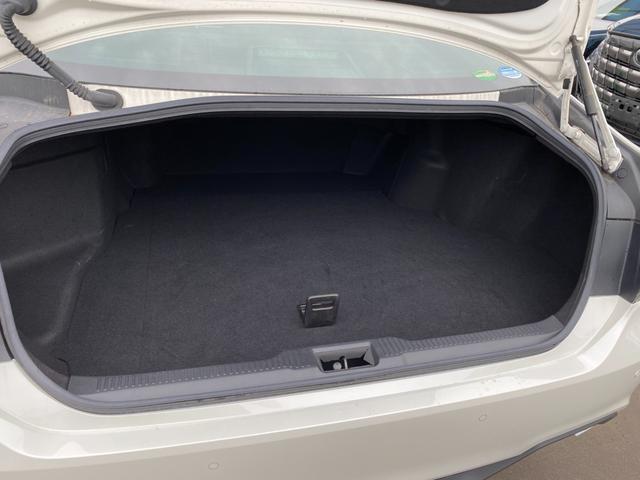 クラウンハイブリッド ＲＳアドバンス　ハーフレザーシート　ハンドル／シートヒーター　ＨＵＤ　ＢＳＭ　デジタルインナーミラー　メーカーナビ　ＥＴＣ　全方向カメラ　３眼ＬＥＤライトクリアラスソナー　ＴＳＳ　純正１８インチアルミ（16枚目）