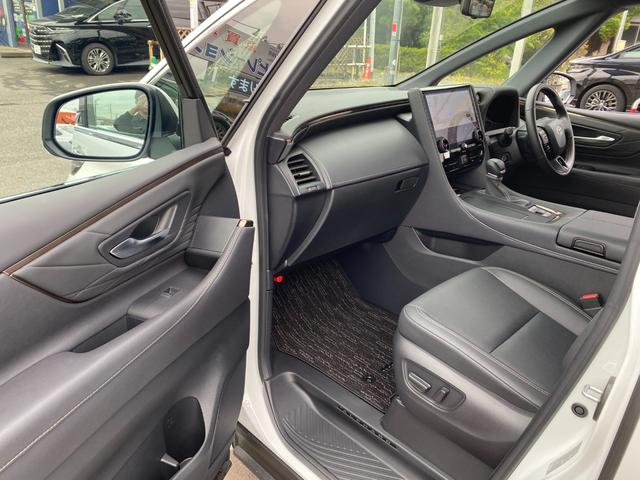 アルファード Ｚ　ディスプレイオーディオＴＶ　レザーシートガラスルーフ　ＢＳＭ　ＴＳＳ　クリアラスソナー　両側パワースライドドア　パワーバックドア　ＬＥＤライト　全方向カメラ　純正アルミ（14枚目）