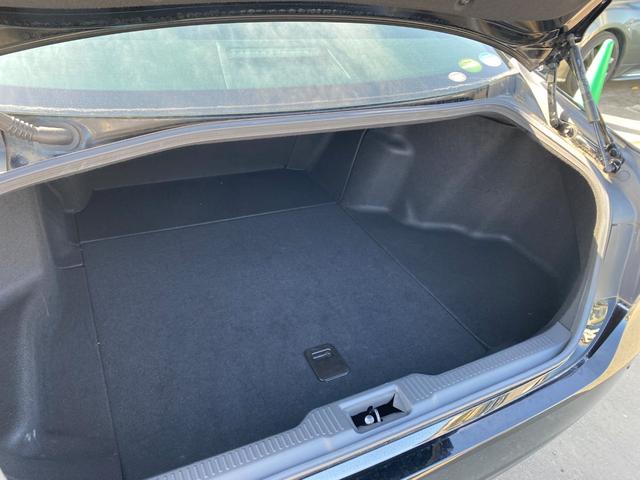 クラウンハイブリッド Ｓ　Ｃパッケージ　メーカーナビＴＶ　ＨＵＤ　ＢＳＭ　ハンドル／シートヒーター　ＥＴＣ　クルコン　ＴＳＳ　クリアラスソナー　ＬＥＤライト　フォグ　バックカメラ　純正アルミ（16枚目）