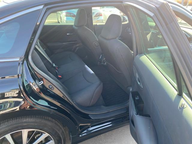 クラウンハイブリッド Ｓ　Ｃパッケージ　メーカーナビＴＶ　ＨＵＤ　ＢＳＭ　ハンドル／シートヒーター　ＥＴＣ　クルコン　ＴＳＳ　クリアラスソナー　ＬＥＤライト　フォグ　バックカメラ　純正アルミ（17枚目）