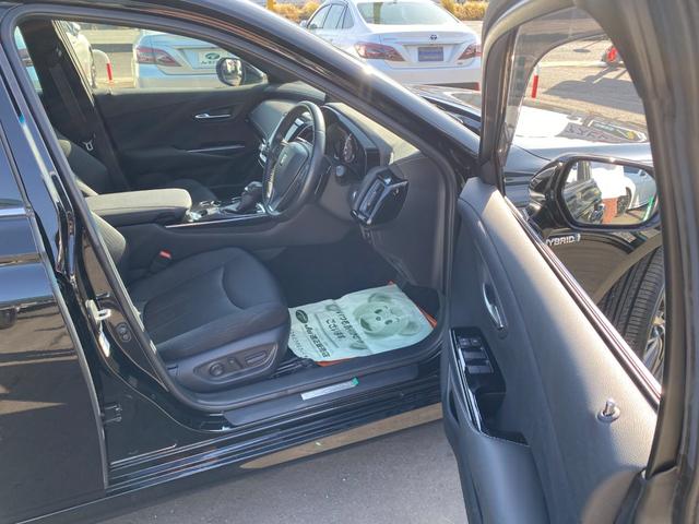 クラウンハイブリッド Ｓ　Ｃパッケージ　メーカーナビＴＶ　ＨＵＤ　ＢＳＭ　ハンドル／シートヒーター　ＥＴＣ　クルコン　ＴＳＳ　クリアラスソナー　ＬＥＤライト　フォグ　バックカメラ　純正アルミ（18枚目）