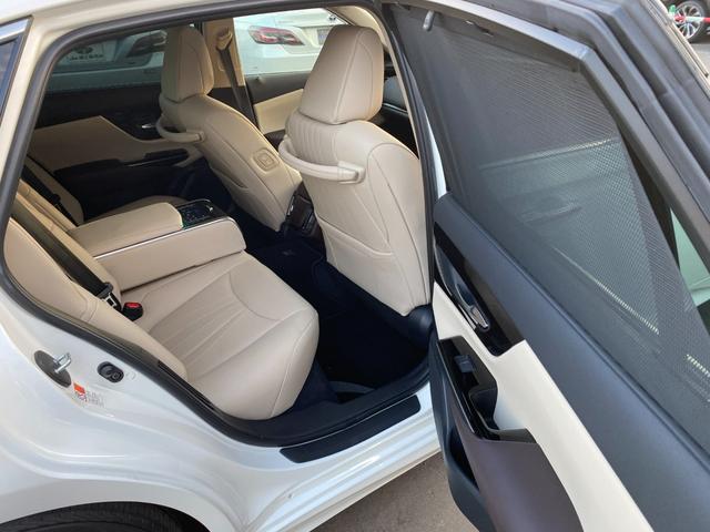 クラウンハイブリッド Ｇ－エグゼクティブ　全方向カメラ　ＴＳＳ　クリアラスソナー　３眼ＬＥＤライト　フォグ　１８インチアルミ　レザーシートＨＵＤ　ＢＳＭ　メーカーナビＴＶ　ＥＴＣ　クルコン　ブルートゥース（17枚目）