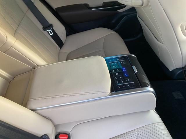 クラウンハイブリッド Ｇ－エグゼクティブ　全方向カメラ　ＴＳＳ　クリアラスソナー　３眼ＬＥＤライト　フォグ　１８インチアルミ　レザーシートＨＵＤ　ＢＳＭ　メーカーナビＴＶ　ＥＴＣ　クルコン　ブルートゥース（18枚目）