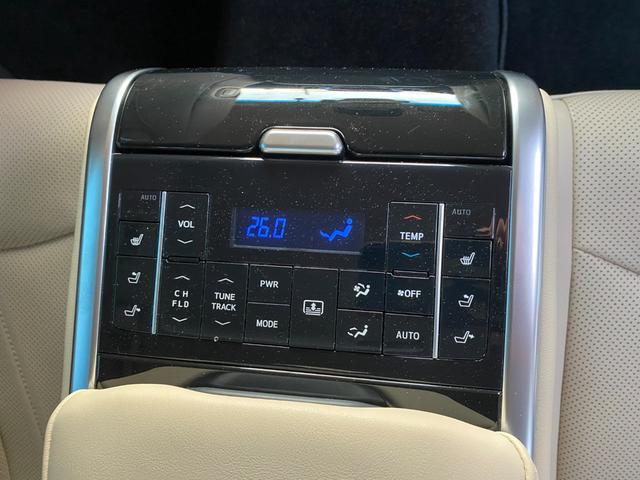 クラウンハイブリッド Ｇ－エグゼクティブ　全方向カメラ　ＴＳＳ　クリアラスソナー　３眼ＬＥＤライト　フォグ　１８インチアルミ　レザーシートＨＵＤ　ＢＳＭ　メーカーナビＴＶ　ＥＴＣ　クルコン　ブルートゥース（19枚目）