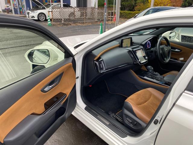 クラウンハイブリッド 　ハーフレザーシート　ＢＳＭ　メーカーナビＴＶ　ＥＴＣ　クルコン　ブルートゥース　ＴＳＳ　クリアラスソナー　ＬＥＤライト　フォグ　バックカメラ　純正１８インチアルミ（14枚目）