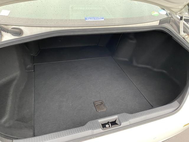 クラウンハイブリッド 　ハーフレザーシート　ＢＳＭ　メーカーナビＴＶ　ＥＴＣ　クルコン　ブルートゥース　ＴＳＳ　クリアラスソナー　ＬＥＤライト　フォグ　バックカメラ　純正１８インチアルミ（16枚目）