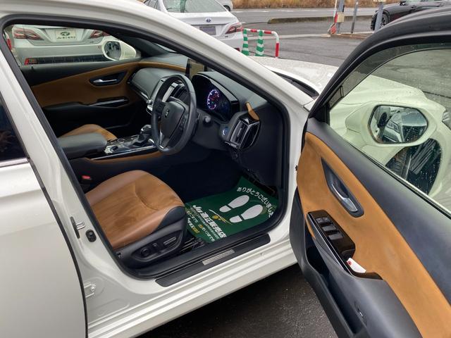 クラウンハイブリッド 　ハーフレザーシート　ＢＳＭ　メーカーナビＴＶ　ＥＴＣ　クルコン　ブルートゥース　ＴＳＳ　クリアラスソナー　ＬＥＤライト　フォグ　バックカメラ　純正１８インチアルミ（18枚目）