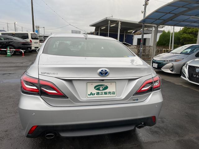 クラウンハイブリッド Ｓ　Ｃパッケージ　メーカーナビＴＶ　ハンドル／シートヒーター　ＢＳＭ　ＥＴＣ　クルコン　ブルートゥースＴＳＳ　クリアラスソナー　ＬＥＤライト　フォグ　バックカメラ　純正アルミ（4枚目）