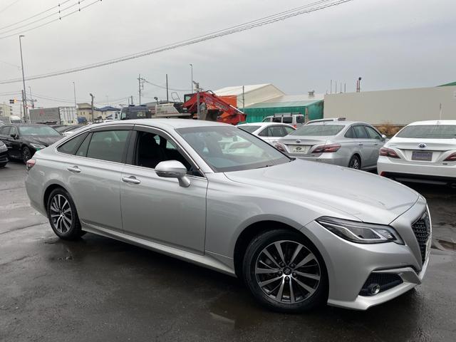 クラウンハイブリッド Ｓ　Ｃパッケージ　メーカーナビＴＶ　ハンドル／シートヒーター　ＢＳＭ　ＥＴＣ　クルコン　ブルートゥースＴＳＳ　クリアラスソナー　ＬＥＤライト　フォグ　バックカメラ　純正アルミ（6枚目）