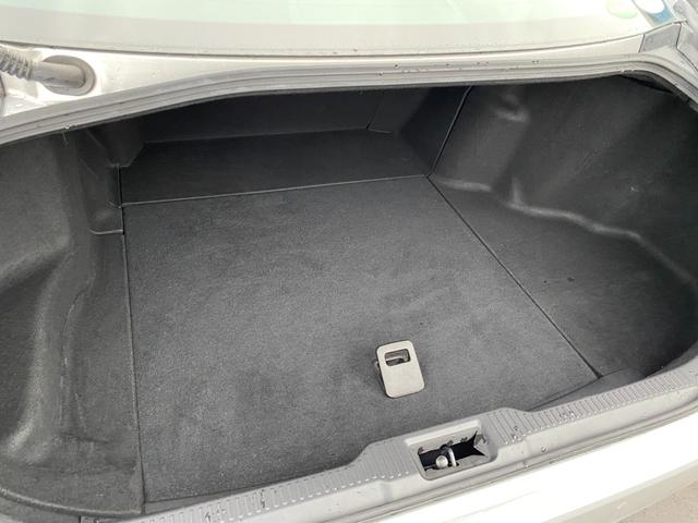 クラウンハイブリッド Ｓ　Ｃパッケージ　メーカーナビＴＶ　ハンドル／シートヒーター　ＢＳＭ　ＥＴＣ　クルコン　ブルートゥースＴＳＳ　クリアラスソナー　ＬＥＤライト　フォグ　バックカメラ　純正アルミ（16枚目）