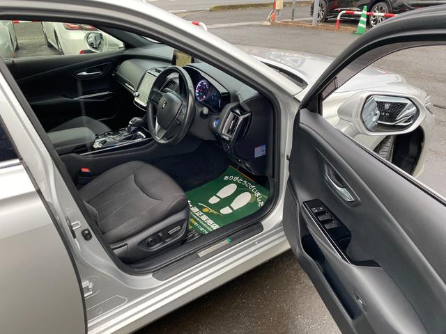 クラウンハイブリッド Ｓ　Ｃパッケージ　メーカーナビＴＶ　ハンドル／シートヒーター　ＢＳＭ　ＥＴＣ　クルコン　ブルートゥースＴＳＳ　クリアラスソナー　ＬＥＤライト　フォグ　バックカメラ　純正アルミ（18枚目）