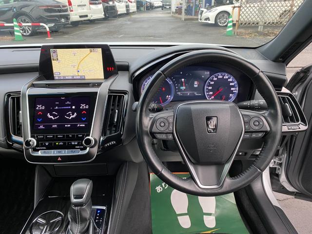 クラウンハイブリッド Ｓ　Ｃパッケージ　メーカーナビＴＶ　ハンドル／シートヒーター　ＢＳＭ　ＥＴＣ　クルコン　ブルートゥースＴＳＳ　クリアラスソナー　ＬＥＤライト　フォグ　バックカメラ　純正アルミ（19枚目）