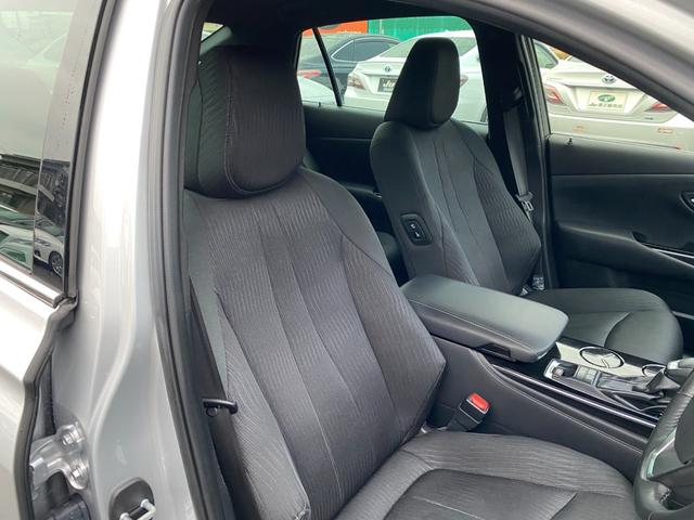 クラウンハイブリッド Ｓ　Ｃパッケージ　メーカーナビＴＶ　ハンドル／シートヒーター　ＢＳＭ　ＥＴＣ　クルコン　ブルートゥースＴＳＳ　クリアラスソナー　ＬＥＤライト　フォグ　バックカメラ　純正アルミ（24枚目）