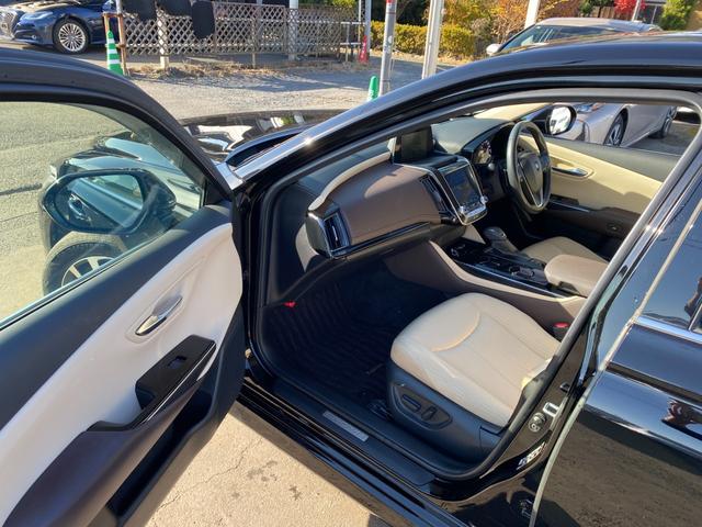 クラウンハイブリッド Ｇ　全方向カメラ　３眼ＬＥＤライト　フォグ　メーカーナビＴＶ　ＨＵＤ　ＢＳＭ　ＥＴＣ　クルコン　メモリーシート　ハンドル／シートヒーター　ＴＳＳ　クリアラスソナー　純正アルミ（14枚目）