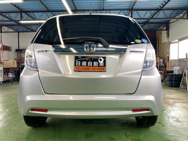 フィットハイブリッド ベースグレード（3枚目）