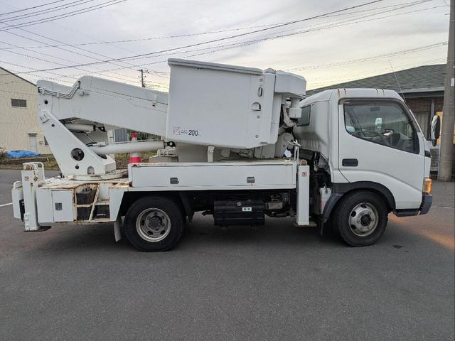 ダイナトラック 高所作業車 15m 電工仕様車 バケット積載荷重200kg 吊り上げ荷重490kg ウィンチ アウトリガー 上物アイチ製 6速MT車 走行距離7,000km台 バッテリー交換済 バックモニター 記録簿(19枚目)