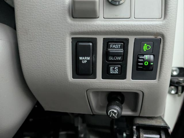 ダイナトラック 高所作業車 15m 電工仕様車 バケット積載荷重200kg 吊り上げ荷重490kg ウィンチ アウトリガー 上物アイチ製 6速MT車 走行距離7,000km台 バッテリー交換済 バックモニター 記録簿(31枚目)