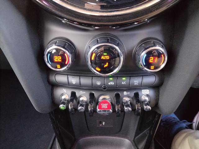 MINI クーパー クラシック・トリム 12ヵ月走行無制限保証 雹害車 Apple CarPlay コーナーセンサー 電動格納ミラー オートライト スマートキー オートエアコン ドラレコ ETC USB リヤビューカメラ Pアシスト(8枚目)