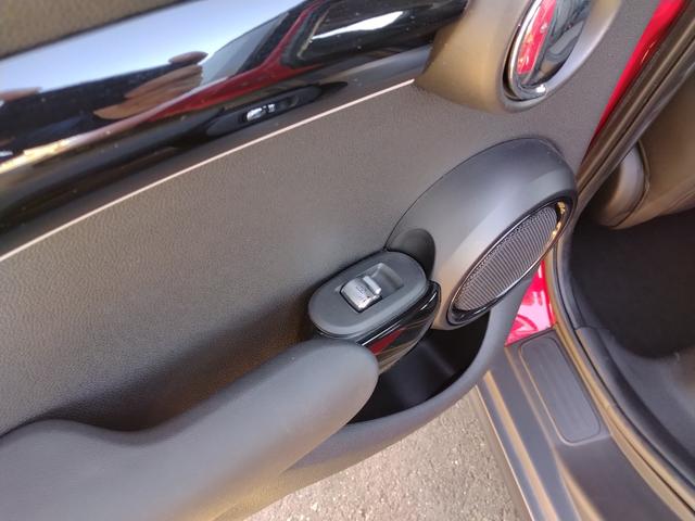 MINI クーパー クラシック・トリム 12ヵ月走行無制限保証 雹害車 Apple CarPlay コーナーセンサー 電動格納ミラー オートライト スマートキー オートエアコン ドラレコ ETC USB リヤビューカメラ Pアシスト(15枚目)