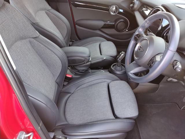 MINI クーパー クラシック・トリム 12ヵ月走行無制限保証 雹害車 Apple CarPlay コーナーセンサー 電動格納ミラー オートライト スマートキー オートエアコン ドラレコ ETC USB リヤビューカメラ Pアシスト(31枚目)
